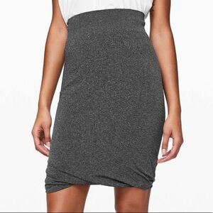 Lululemon Boulevard Bliss Skirt “love live and let go” Grey Stretch Skirt Size 8